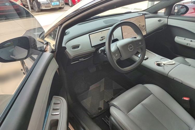 Used Nissan N7 2025 625 Max Driver Seat