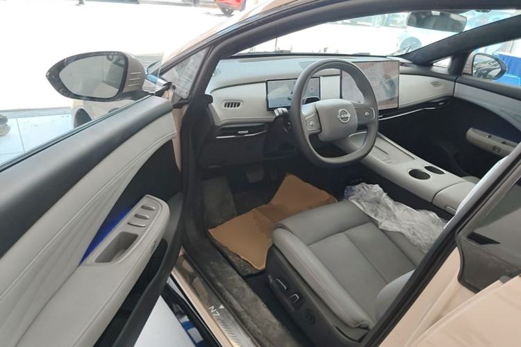 Used Nissan N7 2025 625 Max Driver Seat