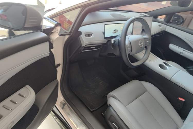 Used Nissan N7 2025 625 Max Driver Seat