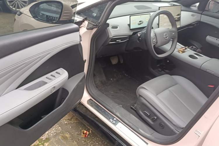 Used Nissan N7 2025 625 Max Driver Seat