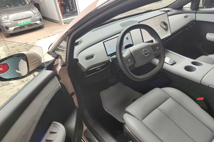 Used Nissan N7 2025 625 Max Driver Seat