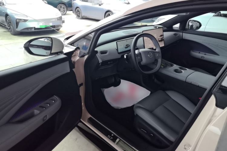 Used Nissan N7 2025 625 Max Driver Seat