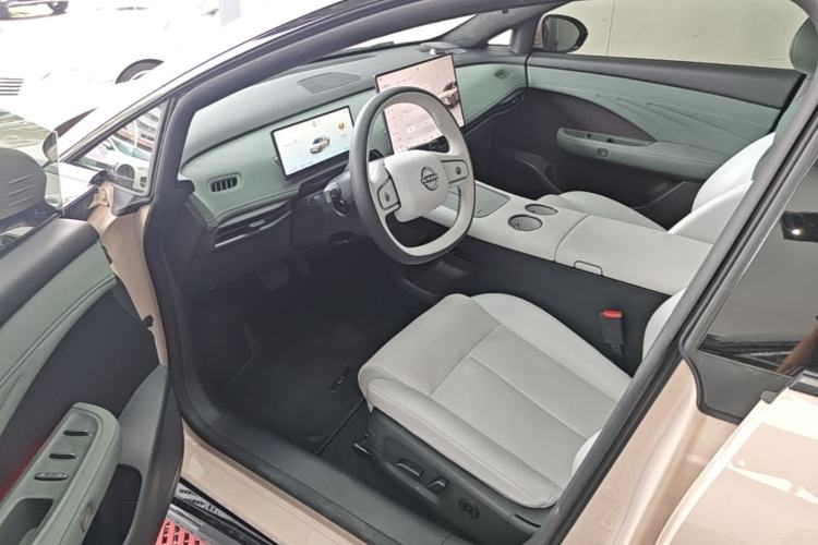 Used Nissan N7 2025 625 Max Driver Seat