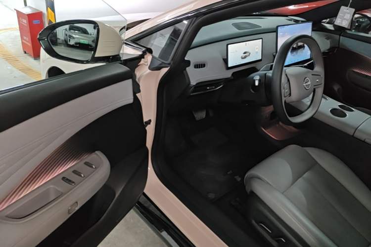Used Nissan N7 2025 510 Max Driver Seat