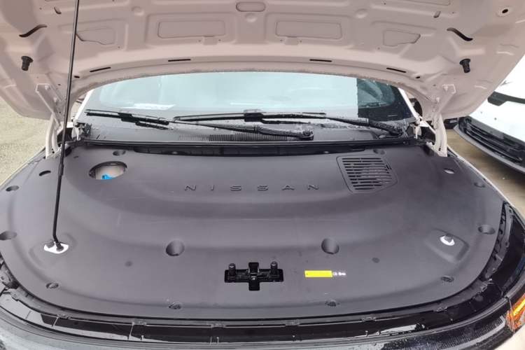 Used Nissan N7 2025 625 Max Engine Bay