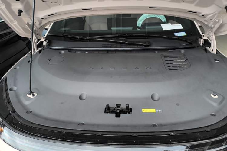 Used Nissan N7 2025 625 Max Engine Bay