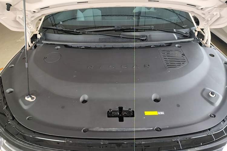 Used Nissan N7 2025 625 Max Engine Bay