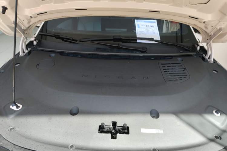 Used Nissan N7 2025 625 Max Engine Bay