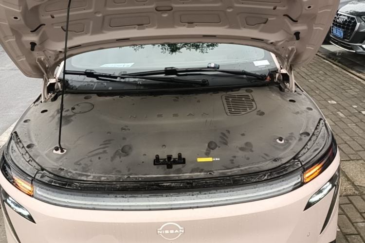 Used Nissan N7 2025 625 Max Engine Bay