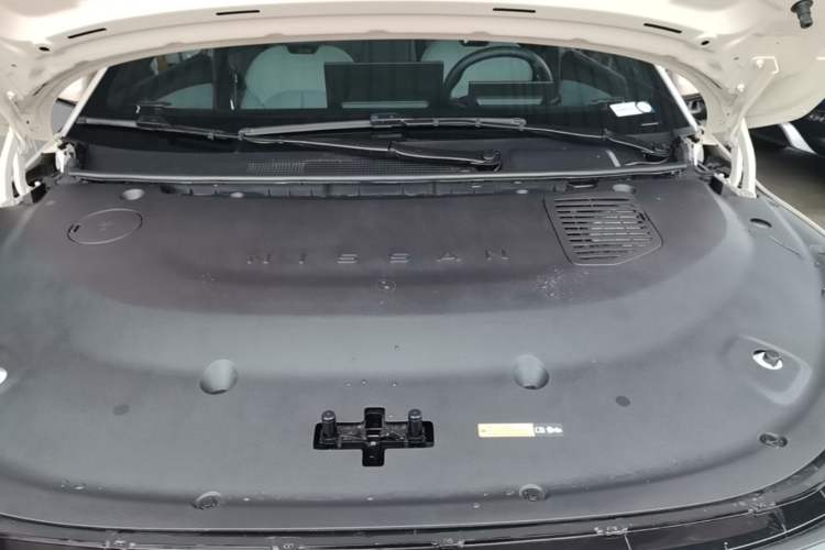 Used Nissan N7 2025 625 Max Engine Bay