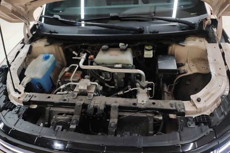 Used Nissan N7 2025 625 Pro Engine Bay