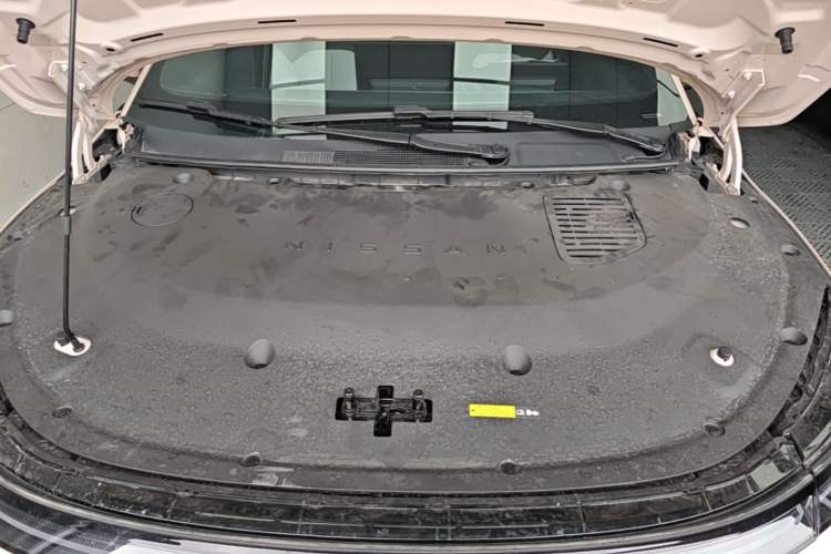 Used Nissan N7 2025 625 Max Engine Bay