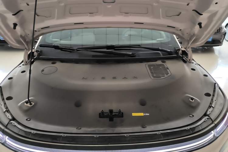 Used Nissan N7 2025 625 Max Engine Bay