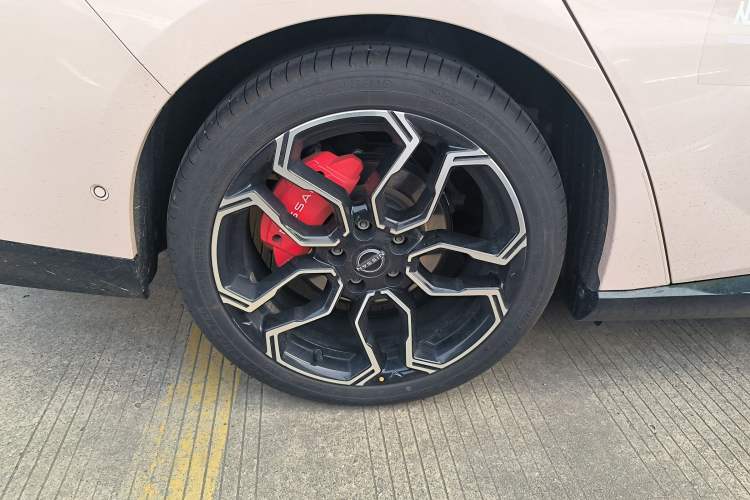 Used Nissan N7 2025 625 Max Exterior 2