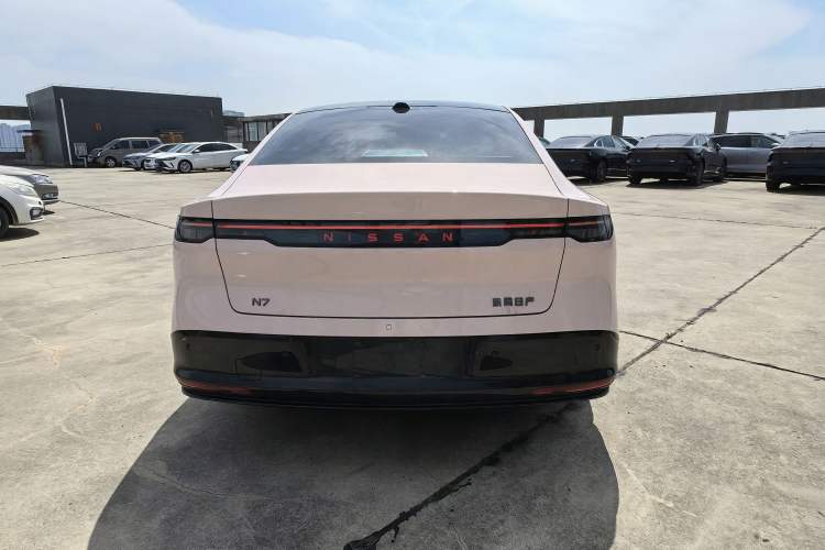 Used Nissan N7 2025 625 Max Exterior 3