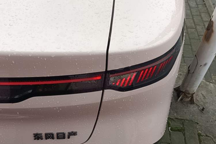 Used Nissan N7 2025 625 Max Exterior 3