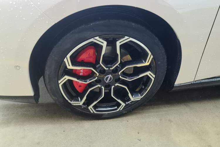 Used Nissan N7 2025 625 Max Exterior 4