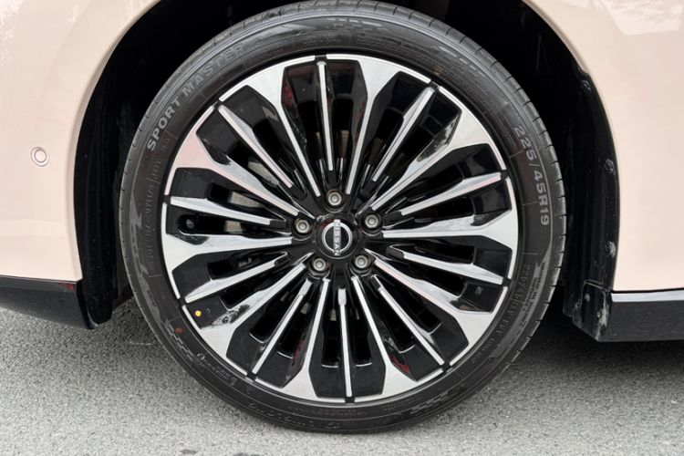 Used Nissan N7 2025 510 Max Exterior 5