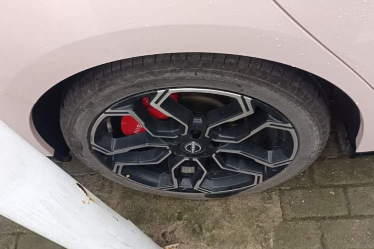 Used Nissan N7 2025 625 Max Exterior 5