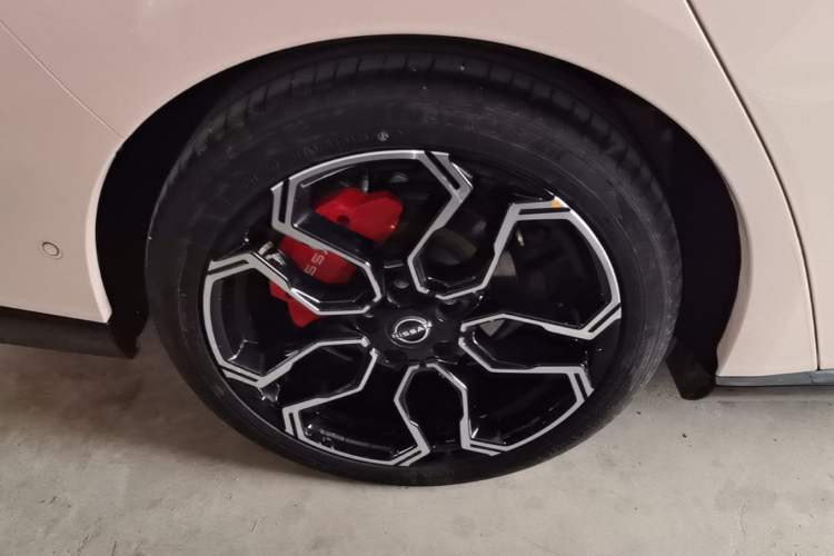 Used Nissan N7 2025 625 Max Exterior 5