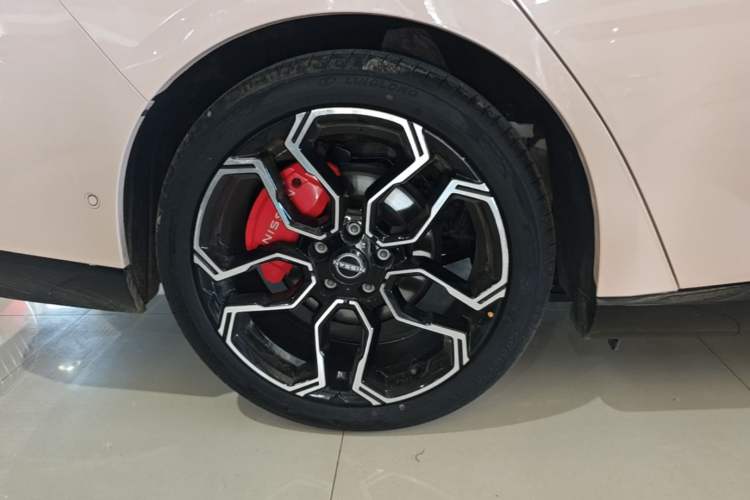 Used Nissan N7 2025 625 Max Exterior 5