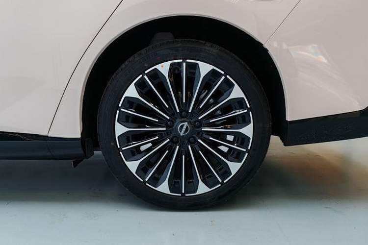 Used Nissan N7 2025 510 Pro Exterior 7