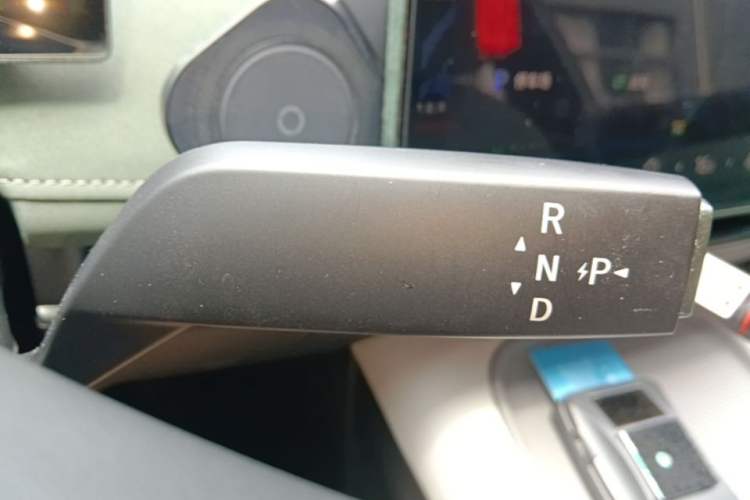 Used Nissan N7 2025 625 Max Gear Lever