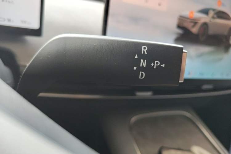 Used Nissan N7 2025 625 Max Gear Lever