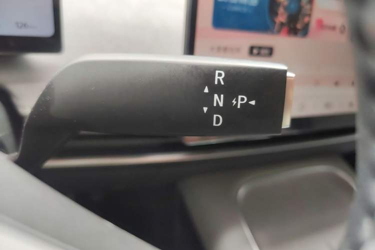 Used Nissan N7 2025 625 Max Gear Lever
