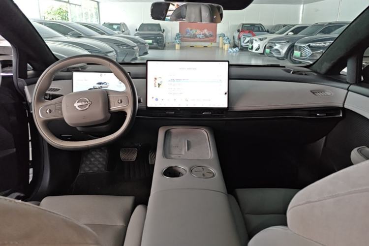 Used Nissan N7 2025 510 Max Center Console