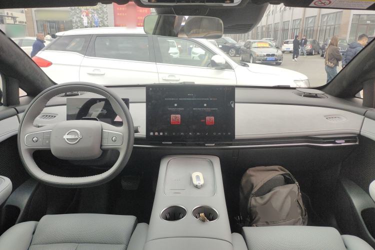 Used Nissan N7 2025 625 Max Center Console