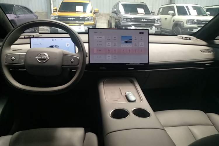 Used Nissan N7 2025 510 Max Center Console
