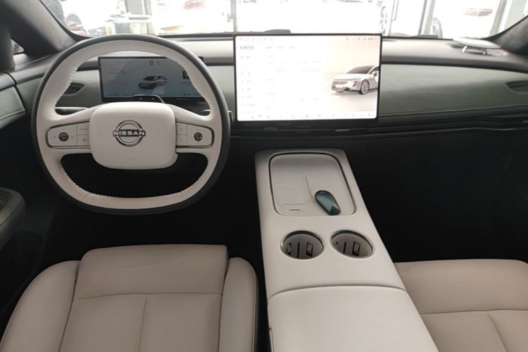 Used Nissan N7 2025 510 Max Center Console
