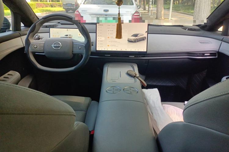 Used Nissan N7 2025 625 Pro Center Console
