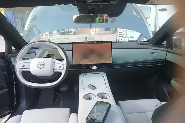 Used Nissan N7 2025 625 Max Center Console