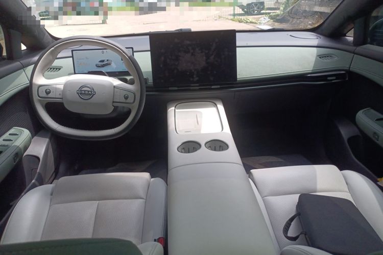 Used Nissan N7 2025 510 Max Center Console