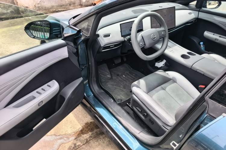 Used Nissan N7 2025 625 Max Driver Seat