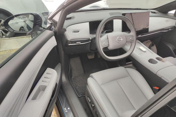 Used Nissan N7 2025 625 Max Driver Seat