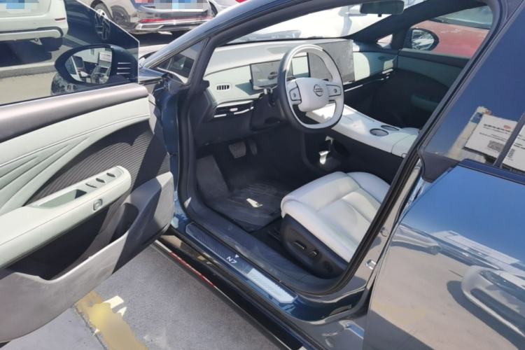 Used Nissan N7 2025 625 Max Driver Seat