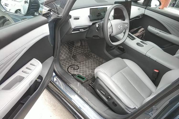 Used Nissan N7 2025 625 Max Driver Seat