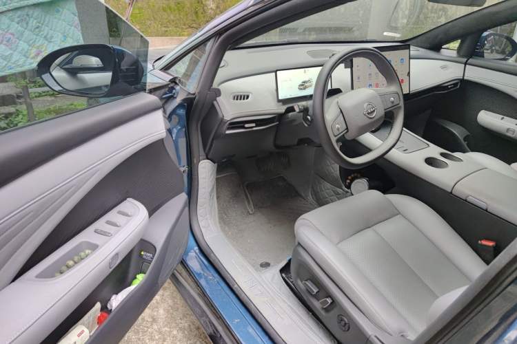 Used Nissan N7 2025 625 Max Driver Seat