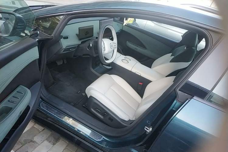 Used Nissan N7 2025 625 Max Driver Seat