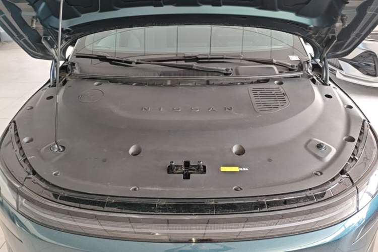 Used Nissan N7 2025 510 Max Engine Bay
