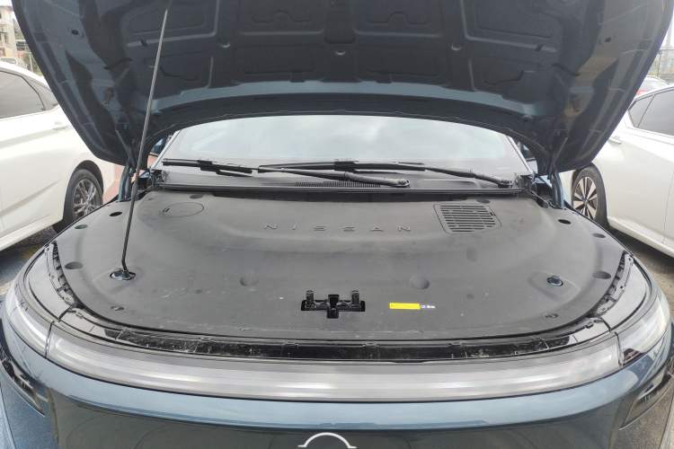Used Nissan N7 2025 625 Max Engine Bay
