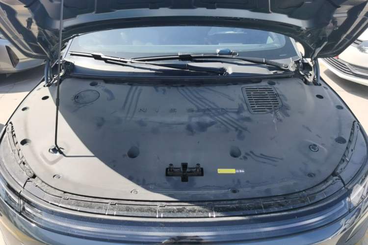 Used Nissan N7 2025 625 Max Engine Bay