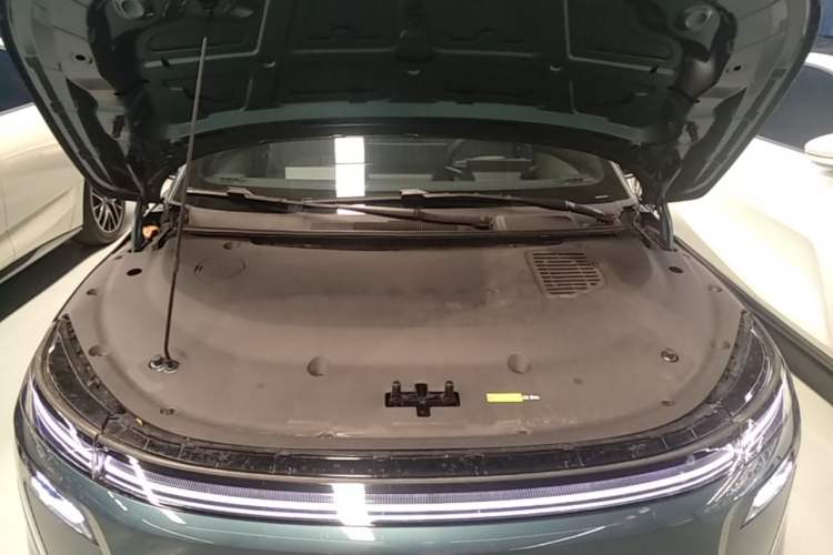 Used Nissan N7 2025 510 Max Engine Bay