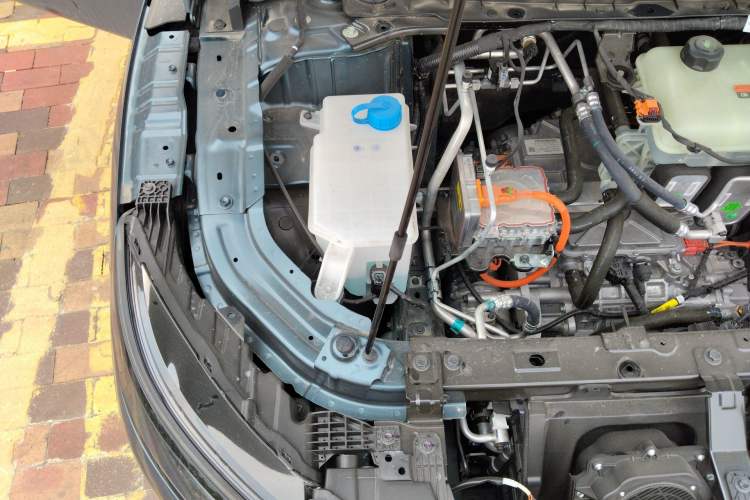 Used Nissan N7 2025 510 Pro Engine Bay Right