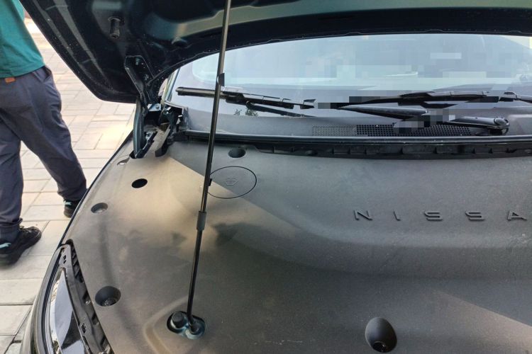 Used Nissan N7 2025 625 Pro Engine Bay Right