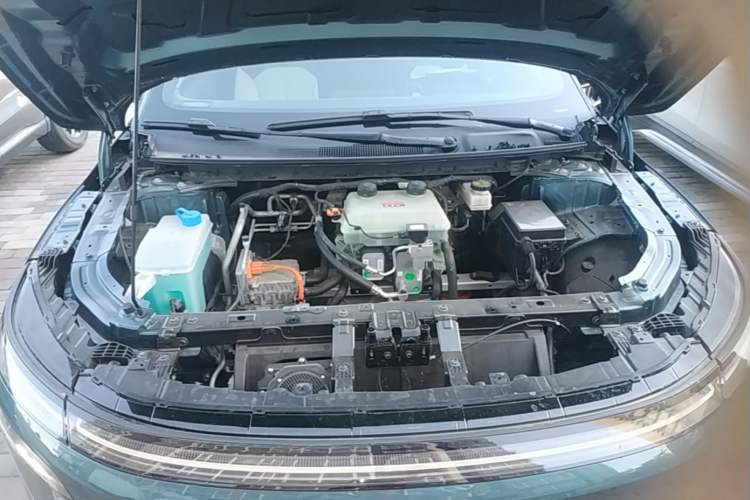 Used Nissan N7 2025 625 Max Engine Bay