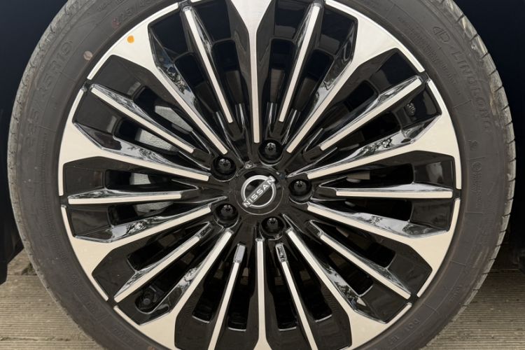 Used Nissan N7 2025 625 Max Exterior 3